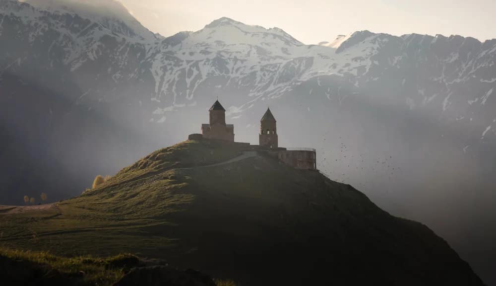 ქართველი მოქალაქე ქირაობს ავტომობილს merent-ში